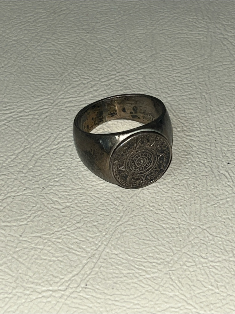 Men's 925 Sterling Engraved Signet Ring - Detailed Round Disc
